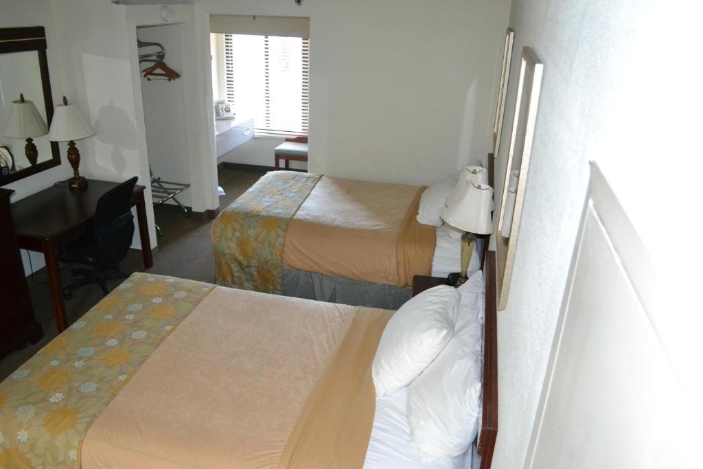 The Greenwood Hotel 鲍灵格林 外观 照片